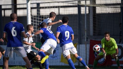 Casi Lolo Steven Real Union Vetusta.Casi remata a porteria frente al Real Union