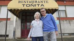 Mariluz Arnoso, la mayor de los cuatro hijos que tuvo To�ita, y su marido, Jos� Manuel L�pez