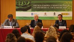 El vicepresidente segundo de la Xunta, Diego Calvo; el fiscal superior de Galicia, Fernando Suanzes, y el presidente de la Diputacin de A Corua, Valentn Gonzlez Formoso, este mircoles en la inauguracin de la Escuela de Verano del Ministerio Fiscal en el pazo de Marin. 