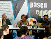 Carlos L�pez �Chinto�, X. M. Gonz�lez �Oli� y David Pintor �Pinto�, en la Feria del libro de A Coru�a.