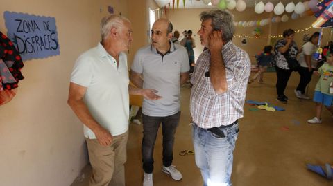 El alcalde de Quiroga, el concejal de Servizos Sociais y el alcalde de Ribas de Sil, en la fiesta que se celebró este miércoles