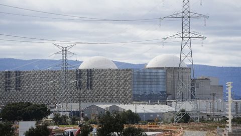 Vista de la central nuclear de Almaraz, en Navalmoral de la Mata (C�ceres), en una imagen del pasado febrero