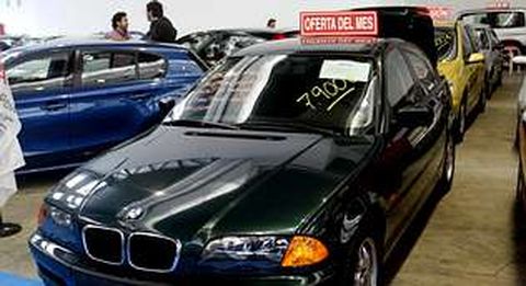 El salón de coches de ocasión ofrece vehículos como el BMW de la imagen a precios de oferta