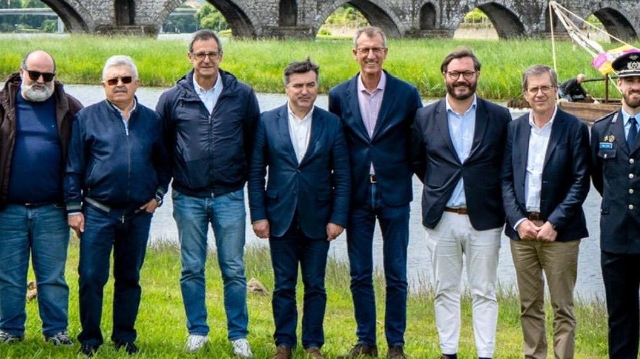 Xinzo y Ponte de Lima reafirman su hermanamiento con su «abrazo ao río»