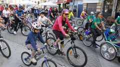 Foto de archivo de una pedalada popular