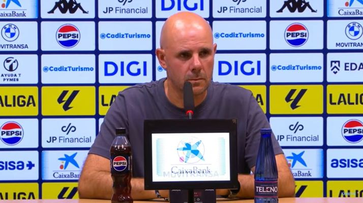 El t�cnico del Celta Fortuna, Fredi �lvarez, en la rueda de prensa posterior al partido frente al C�diz en el Nuevo Mirandilla.