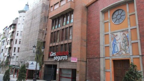 Edificio junto al Auditorio Pr�ncipe Felipe de Oviedo