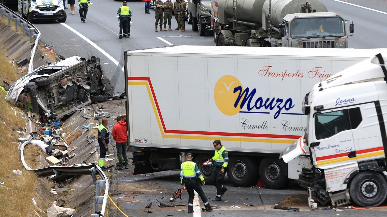 Man dies in truck collision that closes AP-9 near Caldas de Reis
