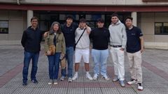 Alumnos y docentes del CIFP A Farixa, en un momento de la competici�n.