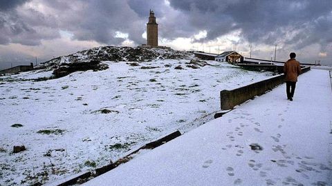 A Coru�a amaneci� te�ida de blanco el 14 de enero de 1987. La nieve provoc� grandes contratiempos en el centro de la ciudad