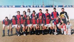 Daniel Gazzaniga, a la derecha en la imagen, posa con sus hijos Gianfranco y Paulo en su etapa en el combinado argentino de Las Palmas.