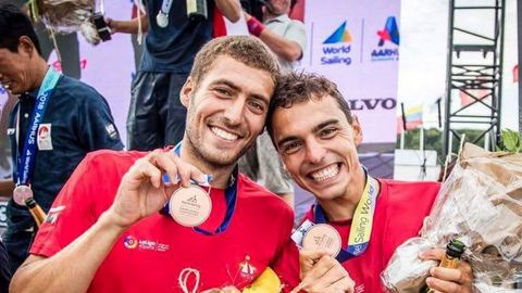 Nico Rodrguez (izqda). Junto a Xammar, clasific al 470 espaol para Tokio. Ambos fueron medalla de bronce europea en el 2017