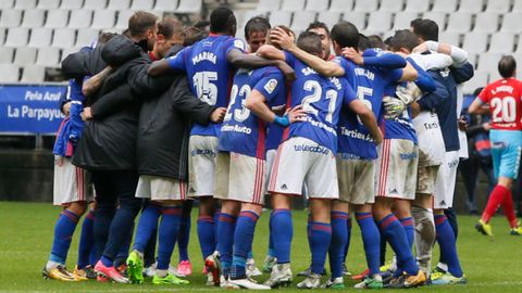 Real Oviedo Carlos Tartiere Horizontal.Los futbolistas del Real Oviedo celebran la victoria