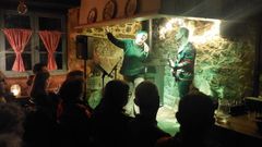 Un concierto �ntimo de Ugia Pedreira y el guitarrista brasile�o Mauricio Caruso cerr� ciclo de en la lareira de AlasRa�ces, en Xerdiz, Ourol