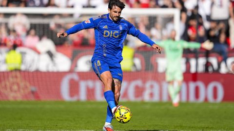 El canterano del Celta David Costas, en un partido con su actual club, el Oviedo.