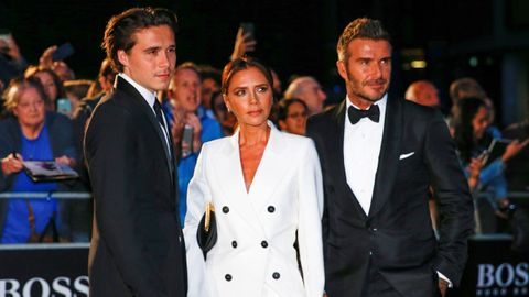 Brooklyn, Victoria y David Beckham, en la gala GQ Men of the Year del 2019