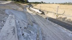 Las obras de mejora en las proximidades del kilómetro 381, en la vía férrea entre Monforte de Lemos y Lugo.