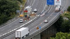 Obras de conservaci�n en el viaducto de Noceda, en la A-6