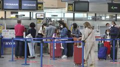 Pasajeros en el aerpuerto de Santiago