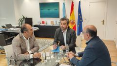 Representantes del Cl�ster Turismo de Galicia en una reuni�n con el conselleiro de Presidencia