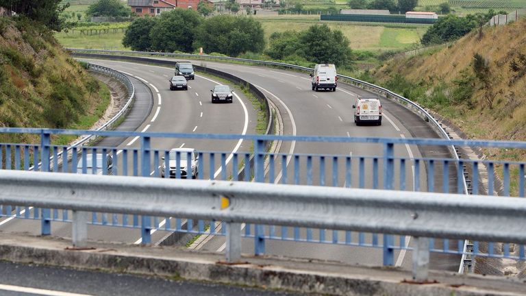 La autopista, a su paso por el municipio pontevedr�s de Valga