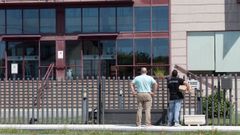 Exterior de la residencia de Outeiro de Rei, donde ya se ha registrado el primer fallecido por el brote de covid-19