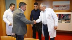 El director del IES Montecelo, Miguel Carballa, y el gerente del CHOP, Jos� Ram�n G�mez, en marzo del 2018, cuando firmaron el acuerdo de pr�cticas