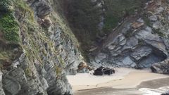 El coche que se precipit hace diez aos por el acantilado en la ra de Ribadeo, escena que volvi a ocurrir el sbado pasado