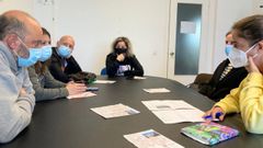 Parte del equipo que forma Refugees Welcome Galicia en una reuni�n de trabajo. 