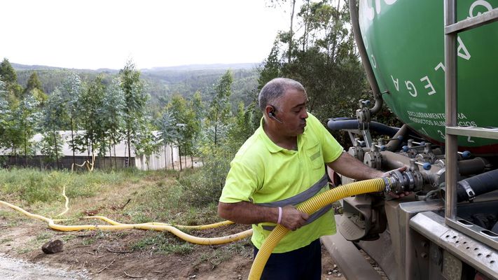 Entre seis y siete cisternas con 17 metros c&uacute;bicos de agua tratada en cada viaje llegan cada dos d&iacute;as a la red municipal.