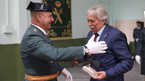 El subdelegado del Gobierno, Emilio Gonzlez, recientemente jubilado, recibi un pequeo homenaje.