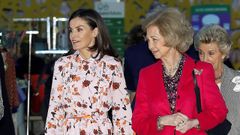 Las reinas Letizia y Sof�a, juntas de mercadillo