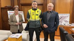 Anxo Rodr�guez, con el alcalde, Jos� Tom�, y la concejala Gloria Prada