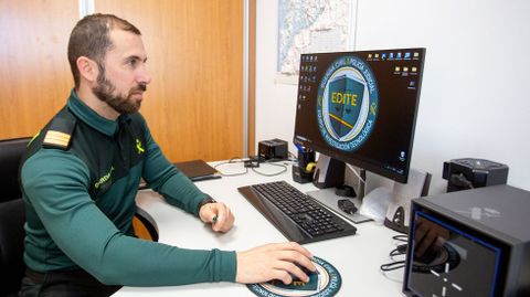 El sargento Diego Alonso, agente de la Guardia Civil de Pontevedra adscrito al equipo de investigaci�n tecnol�gica Edite