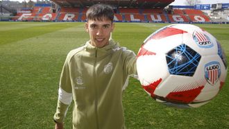 Pere Haro posa para La Voz en el &Aacute;ngel Carro a la conclusi&oacute;n del entrenamiento del equipo este martes.