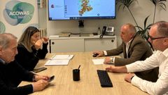 El Observatorio sobre Comunidades de Auga para o Consumo Humano present� su primer informe al diputado Javier Tour�s
