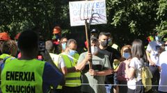 Los trabajadores de Alcoa se concentran en Los Robles a la espera de que los representantes de la empresa vuelvan a la reuni�n con el comit�