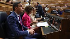 Pedro S�nchez, pensativo, durante una sesi�n de control al Gobierno en el Congreso.