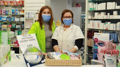 Las hermanas Enguix han vuelto a utilizar la mascarilla en su farmacia para evitar contagios.