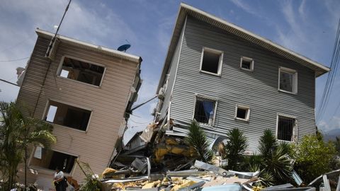 Edificios devastados tras el doble se�smo en�La Guaira, en Venezuela