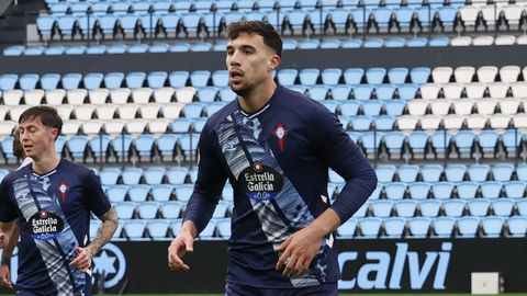 �lvaro Mart�n, durante el partido entre Celta Fortuna y Avil�s.