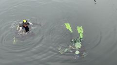 Limpieza del fondo marino en el puerto de Combarro impulsado por la asociaci�n Mesa Pola R�a