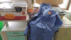 Una parte del material donado al hospital comarcal por una empresa monfortina