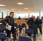 Mato Pet, abandonando el pleno tras haberlo hecho BNG y APIN. 