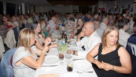 CENA BENEFICA ASOCIACION CONTRA EL CANCER DE PORTO DO SON EN EL CLUB NAUTICO DE PORTOSIN