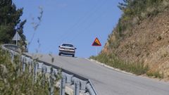 Un aspecto del desv�o provisional construido despu�s del derrumbe que sufri� la carretera LU-651 en el 2022