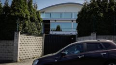 Chalet ocupado en la Avenida Nueva York n�mero 31 A Zapateira, en A Coru�a