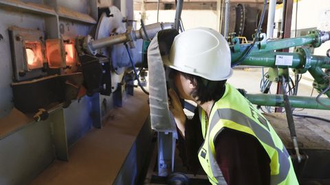 Los hornos calcinan el mineral a una temperatura de mil grados
