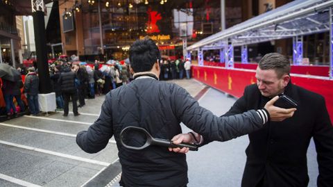 Controles de seguridad en los accesos al Berlinale Palast
