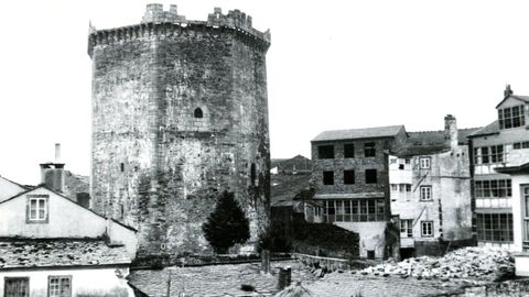 Imaxe da torre de Vilalba nos anos sesenta, antes dos traballos para a transformaci�n en parador